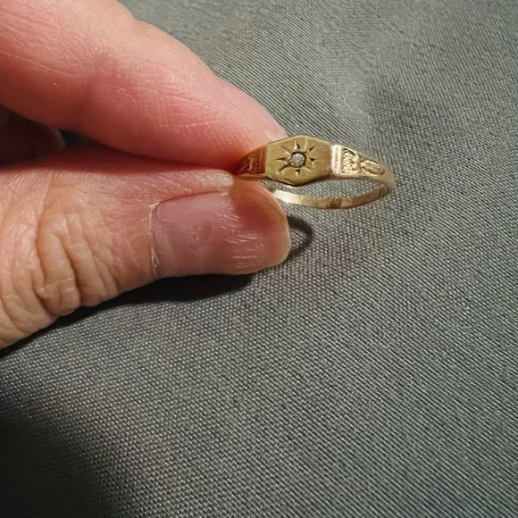 Vintage 10K Gold Diamond Star Midi Ring / Pinky Ring Size 1.5